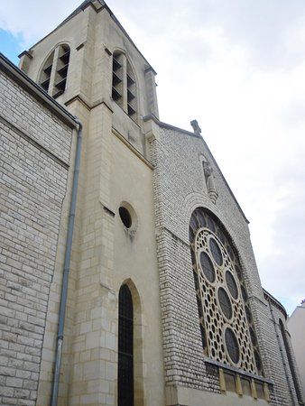 Cathédrale Sainte Geneviève et Saint Maurice