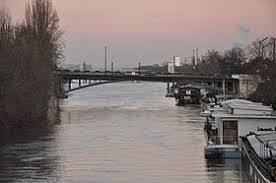Métro Pont de Levallois